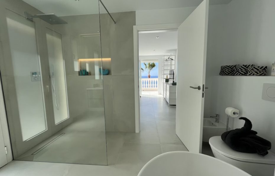 Villa Artemio in Los Cristianos, Tenerife – 4 bedrooms Seafront