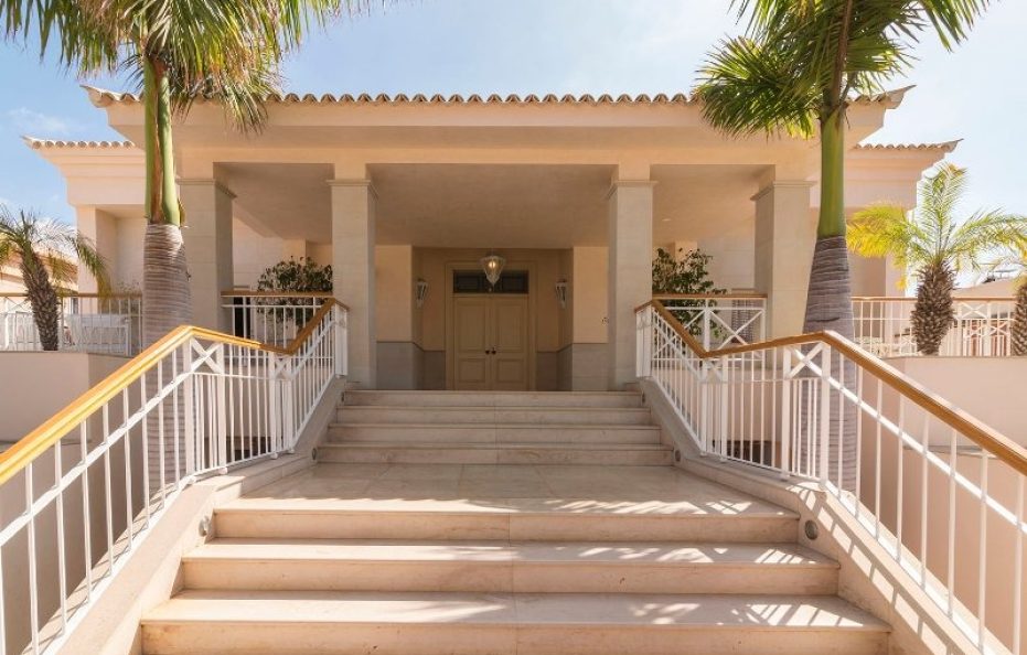 Villa Arcoiriso in Playa de las Americas – Luxury Retreat with Pool