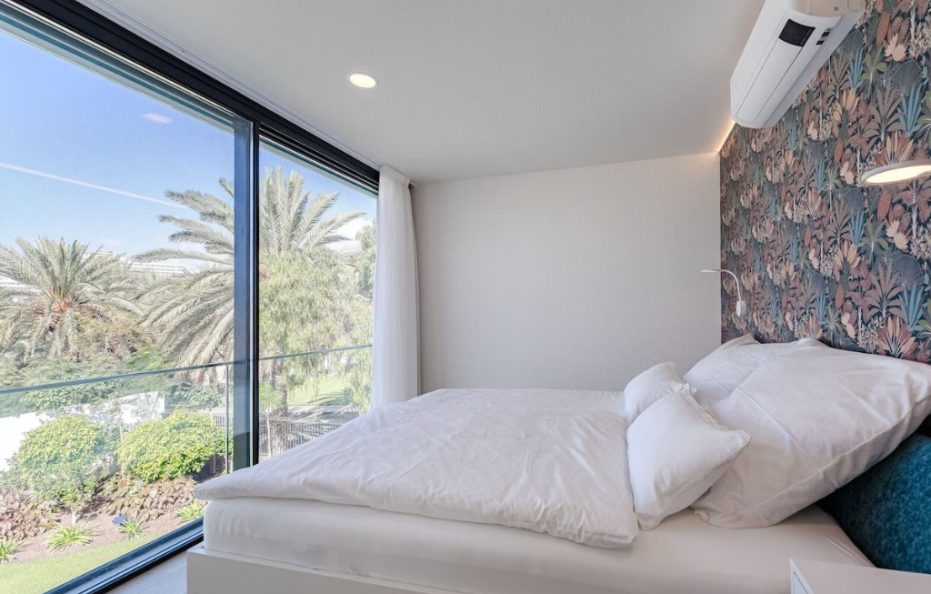 Villa Solaris, Playa de las Americas – Heated Pool and Sea View