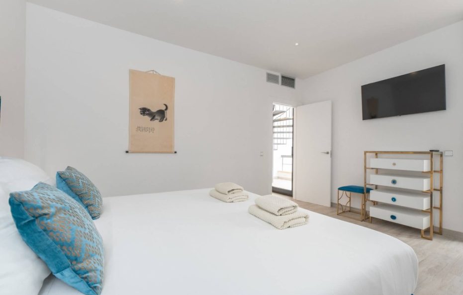 Casa Mar Serena, San Antonio Bay – Modern Pool Villa Near the Sea