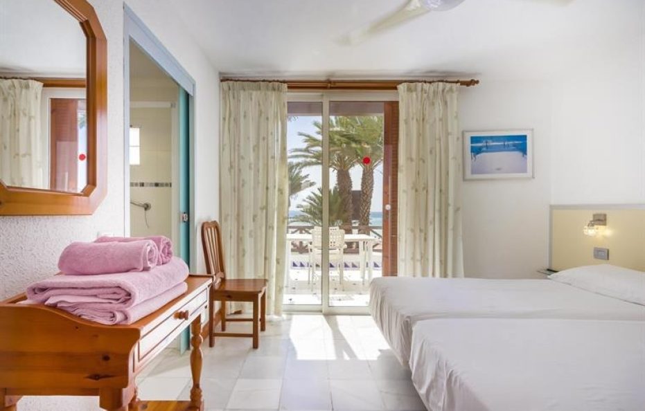 Villa Baldomero in Playa de las Americas – Beachfront Holiday Villa