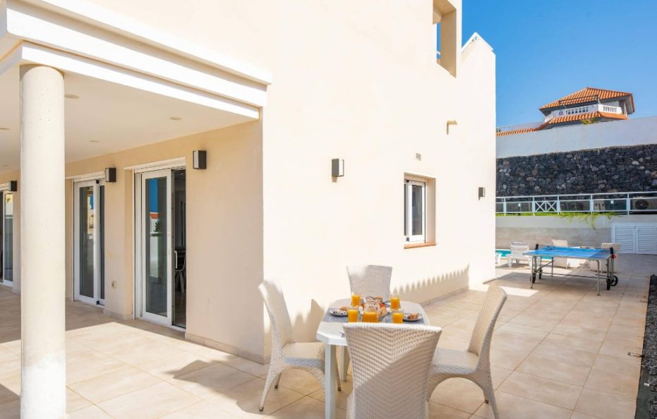 Villa Sol Alegria in Costa Adeje with Heated Pool and Roof Terrace