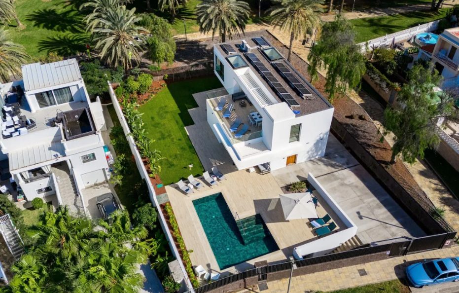 Villa Solaris, Playa de las Americas – Heated Pool and Sea View