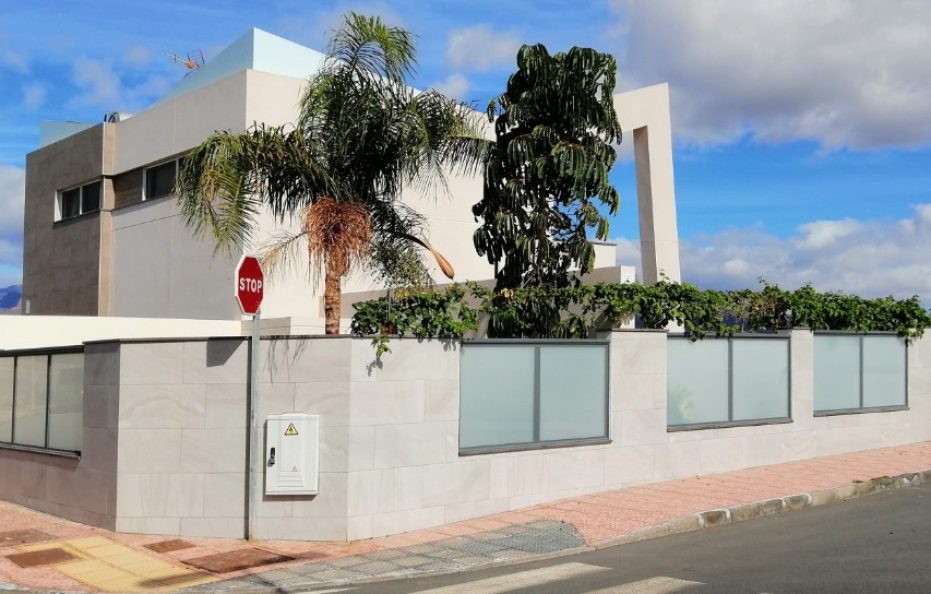 Villa Salazar – Modern 4-Bed Retreat with Stunning Views in Maspalomas