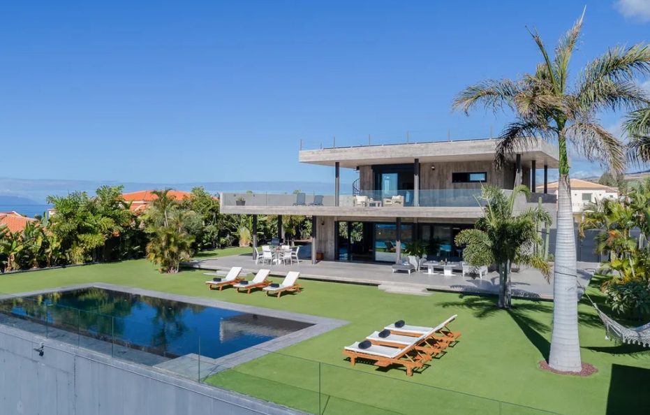 Villa Mar Sereno, Adeje – Heated Infinity Pool and Panoramic Sea Views