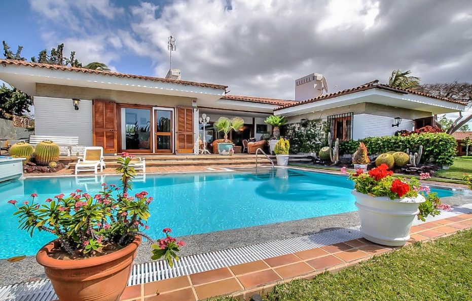 Villa Monteara – Elegant 4-Bedroom Retreat with Pool in Maspalomas