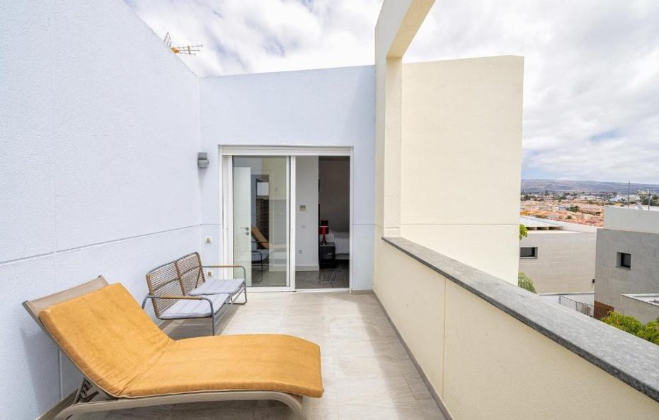 Villa Salazar – Modern 4-Bed Retreat with Stunning Views in Maspalomas