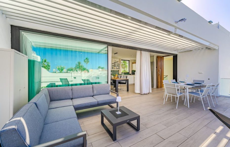 Villa Solaris, Playa de las Americas – Heated Pool and Sea View