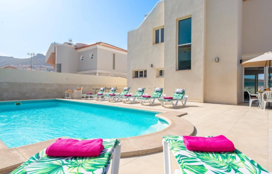Villa Sol Alegria in Costa Adeje with Heated Pool and Roof Terrace