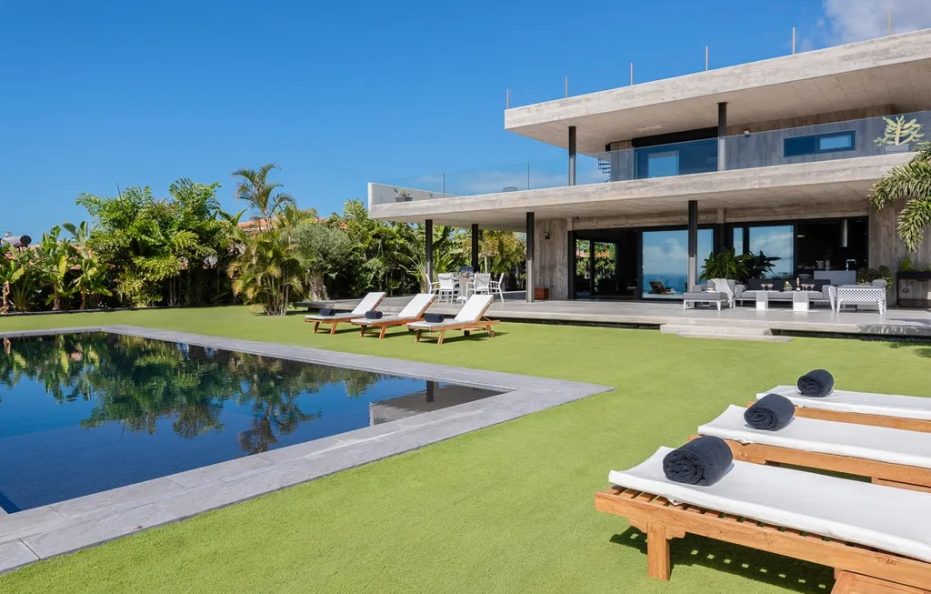 Villa Mar Sereno, Adeje – Heated Infinity Pool and Panoramic Sea Views