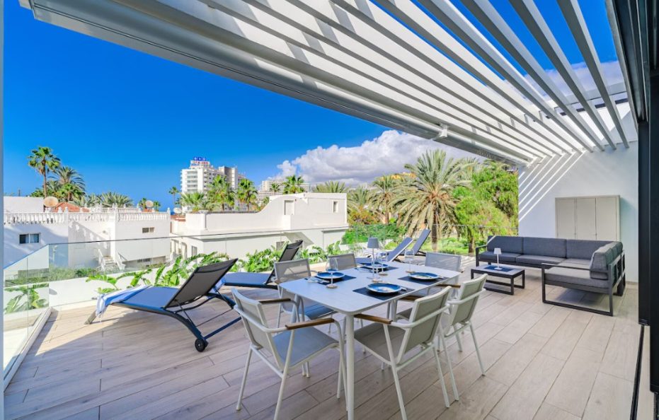 Villa Solaris, Playa de las Americas – Heated Pool and Sea View