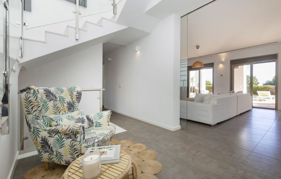 Villa Oasisina, Ibiza – Modern Oasis with Pool and Views