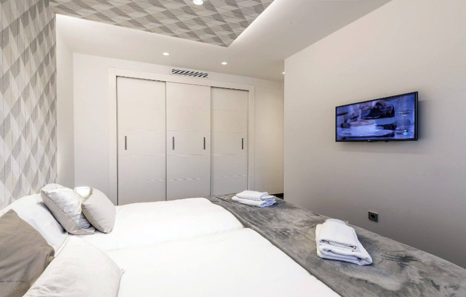 Villa Azul Naciente – 4-Bedroom Retreat near Jesus and Talamanca Beach