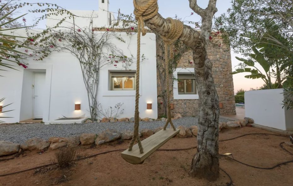 Villa Oasisina, Ibiza – Modern Oasis with Pool and Views