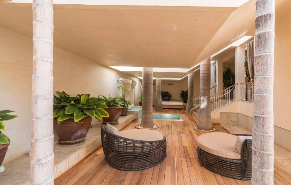 Villa Arcoiriso in Playa de las Americas – Luxury Retreat with Pool