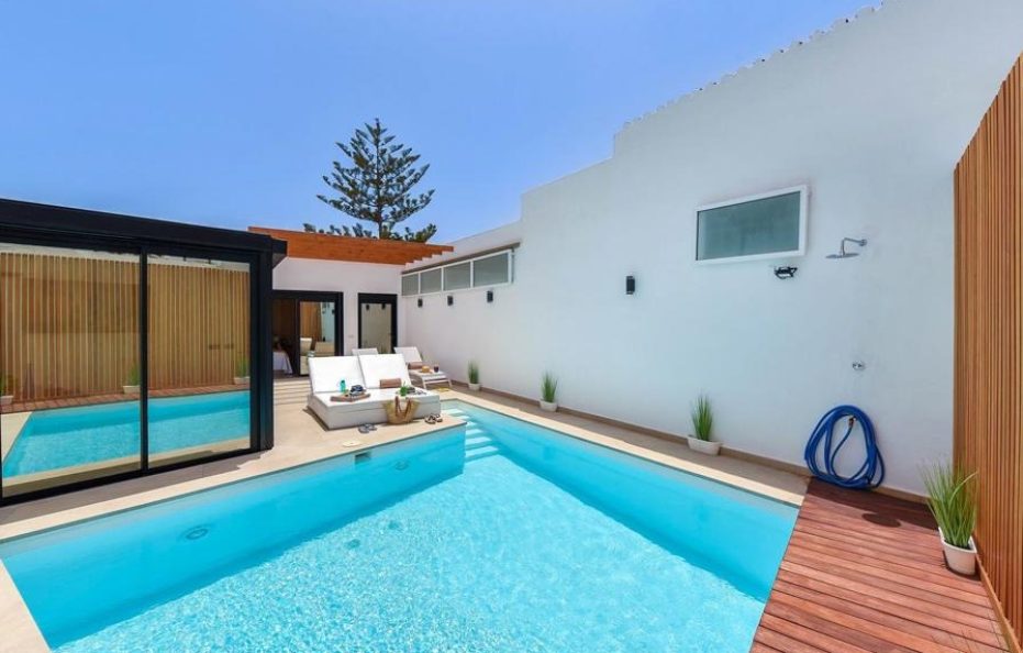 Villa Tanita, Playa del Ingles – Heated Pool and Prime Location