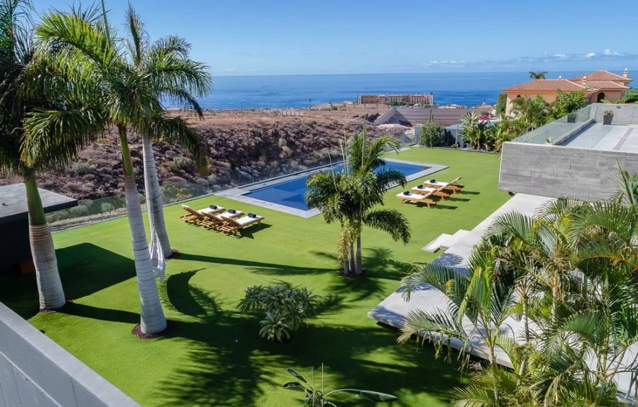 Villa Mar Sereno, Adeje – Heated Infinity Pool and Panoramic Sea Views