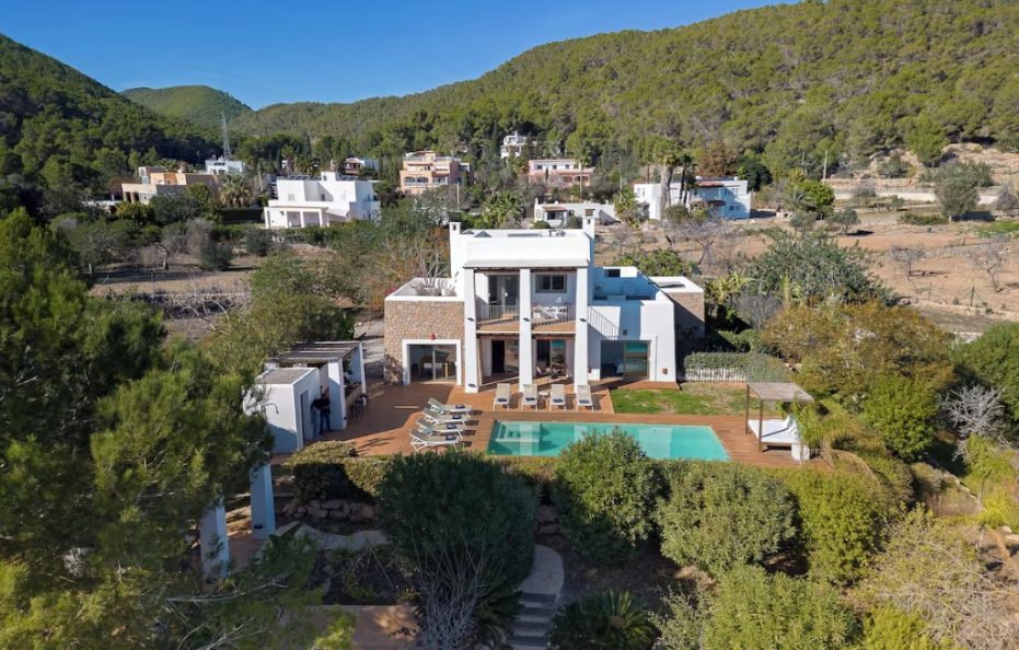 Villa Oasisina, Ibiza – Modern Oasis with Pool and Views