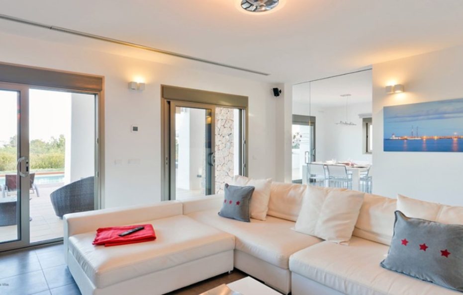 Villa Oasisina, Ibiza – Modern Oasis with Pool and Views