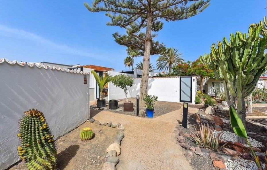 Villa Tanita, Playa del Ingles – Heated Pool and Prime Location