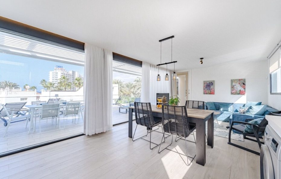 Villa Solaris, Playa de las Americas – Heated Pool and Sea View