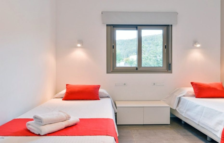 Villa Oasisina, Ibiza – Modern Oasis with Pool and Views