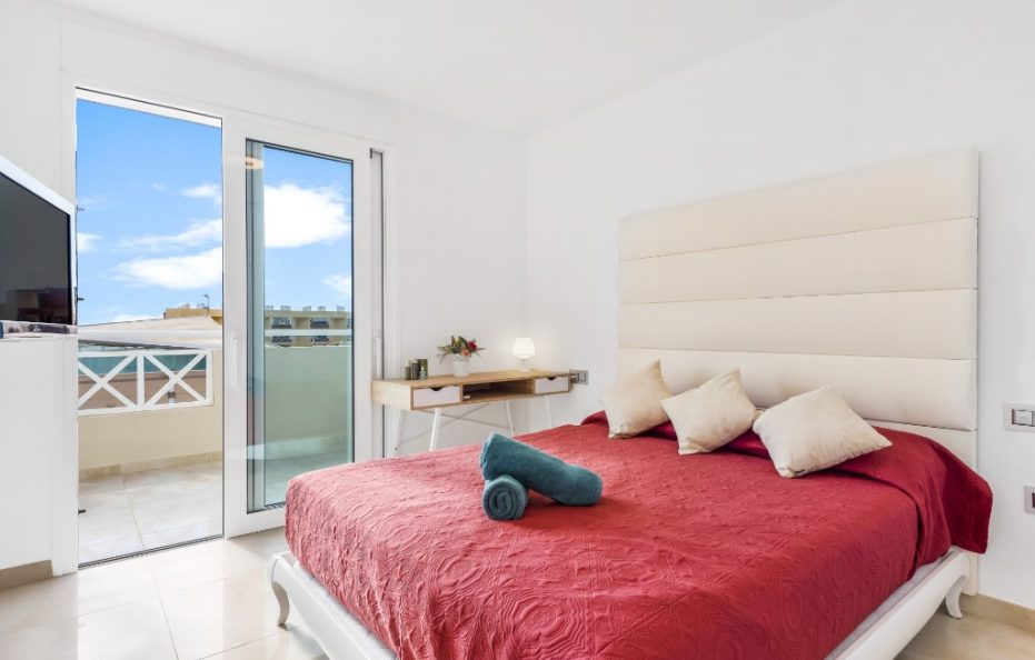 Villa Sol Alegria in Costa Adeje with Heated Pool and Roof Terrace