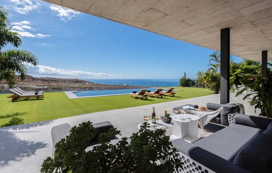 Villa Mar Sereno, Adeje – Heated Infinity Pool and Panoramic Sea Views