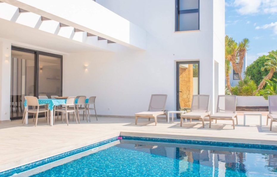 Casa Mar Serena, San Antonio Bay – Modern Pool Villa Near the Sea