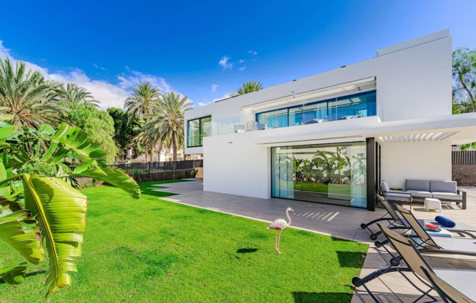 Villa Solaris, Playa de las Americas – Heated Pool and Sea View