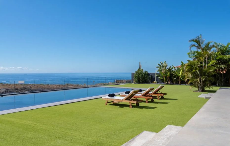 Villa Mar Sereno, Adeje – Heated Infinity Pool and Panoramic Sea Views
