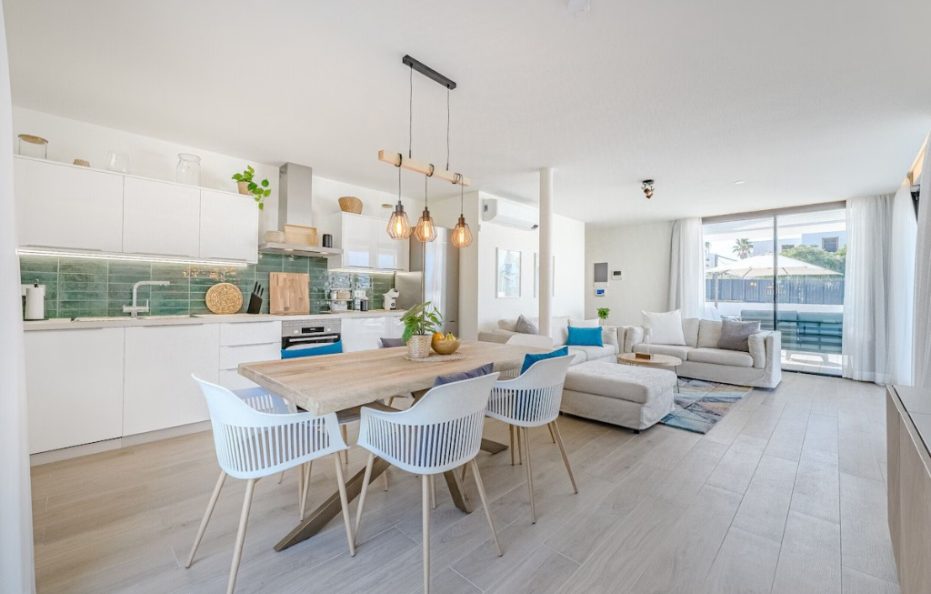 Villa Solaris, Playa de las Americas – Heated Pool and Sea View