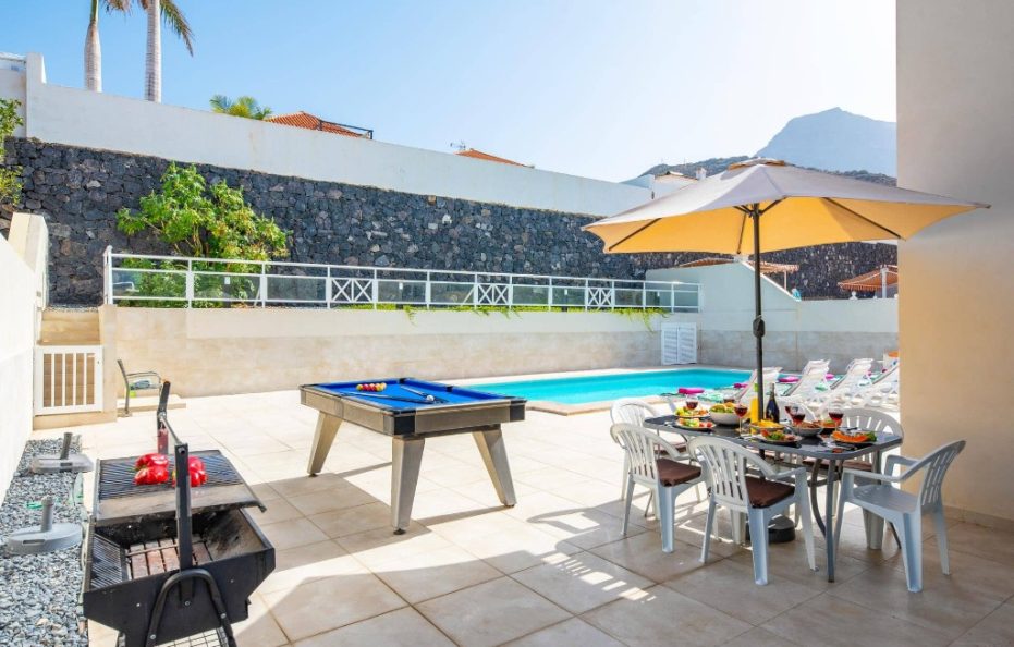 Villa Sol Alegria in Costa Adeje with Heated Pool and Roof Terrace