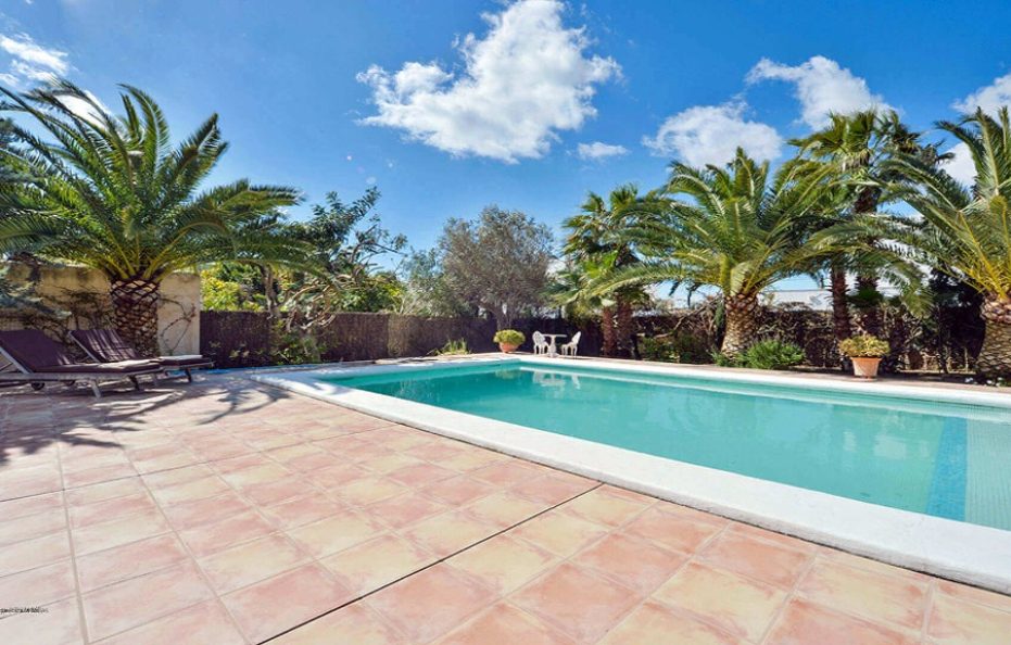 Villa Azulon – Luxury Retreat 400m from Playa den Bossa, Ibiza