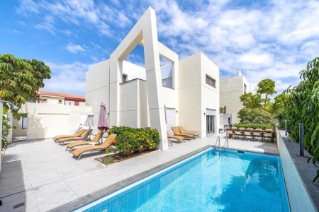 Villa Salazar – Modern 4-Bed Retreat with Stunning Views in Maspalomas