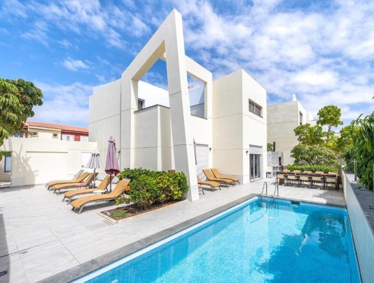 Villa Salazar – Modern 4-Bed Retreat with Stunning Views in Maspalomas