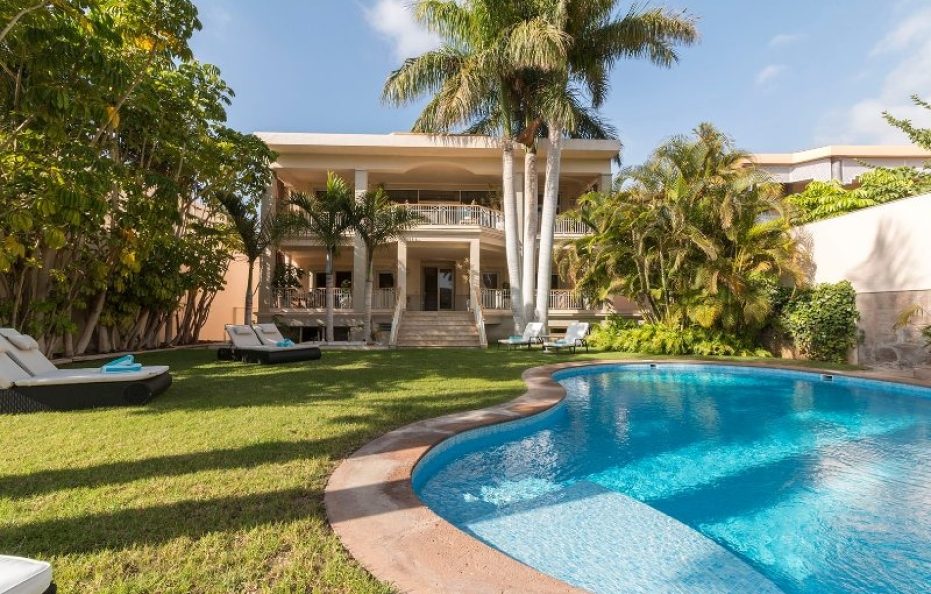 Villa Arcoiriso in Playa de las Americas – Luxury Retreat with Pool