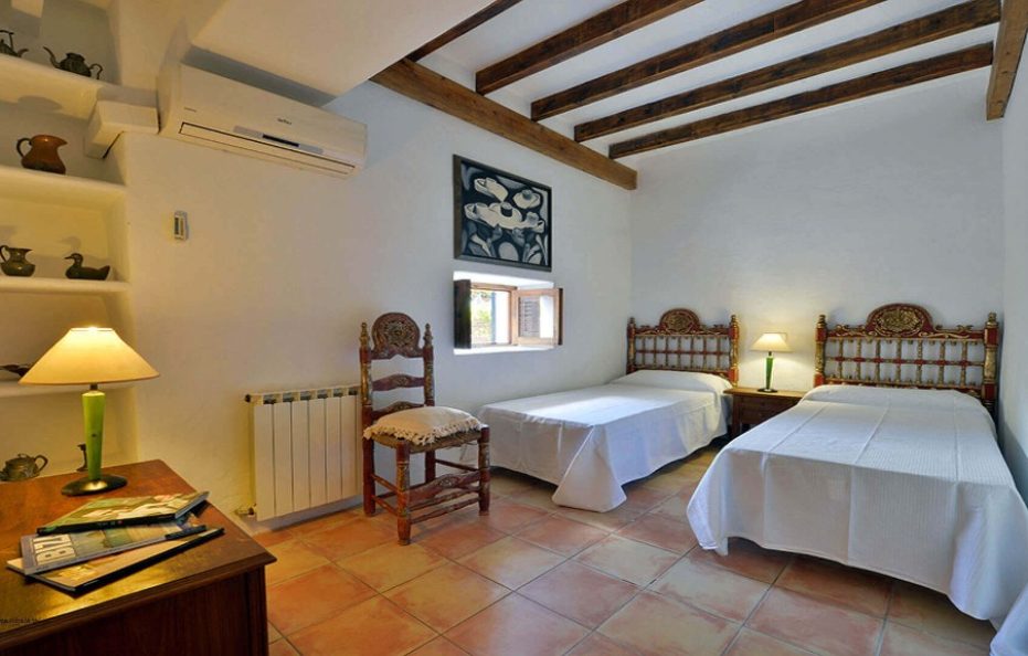 Villa Azulon – Luxury Retreat 400m from Playa den Bossa, Ibiza