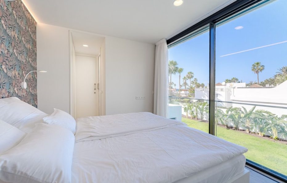Villa Solaris, Playa de las Americas – Heated Pool and Sea View