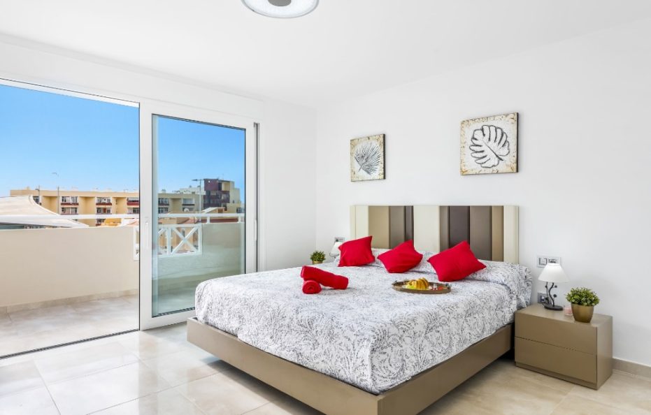 Villa Sol Alegria in Costa Adeje with Heated Pool and Roof Terrace