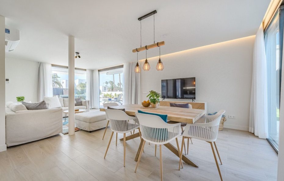 Villa Solaris, Playa de las Americas – Heated Pool and Sea View