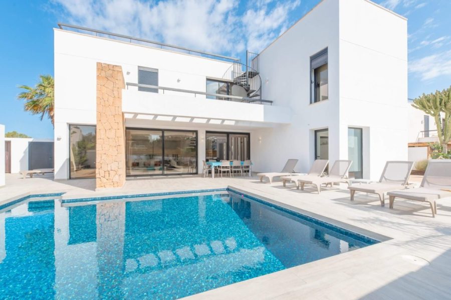 Casa Mar Serena, San Antonio Bay – Modern Pool Villa Near the Sea