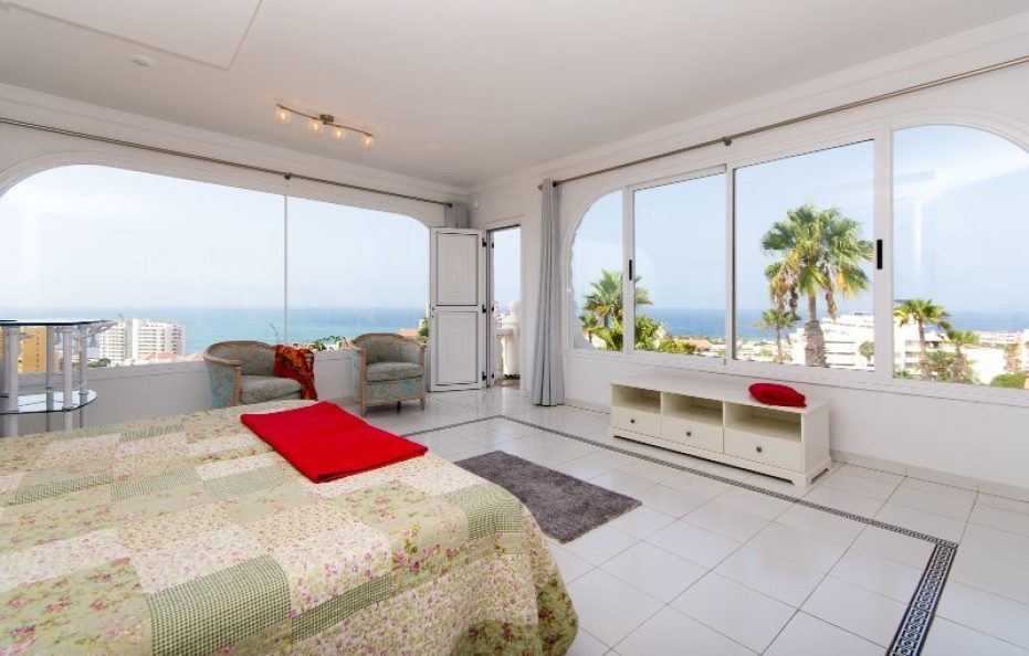 Villa Pardo, Costa Adeje – Heated Pool & Panoramic Sea Views
