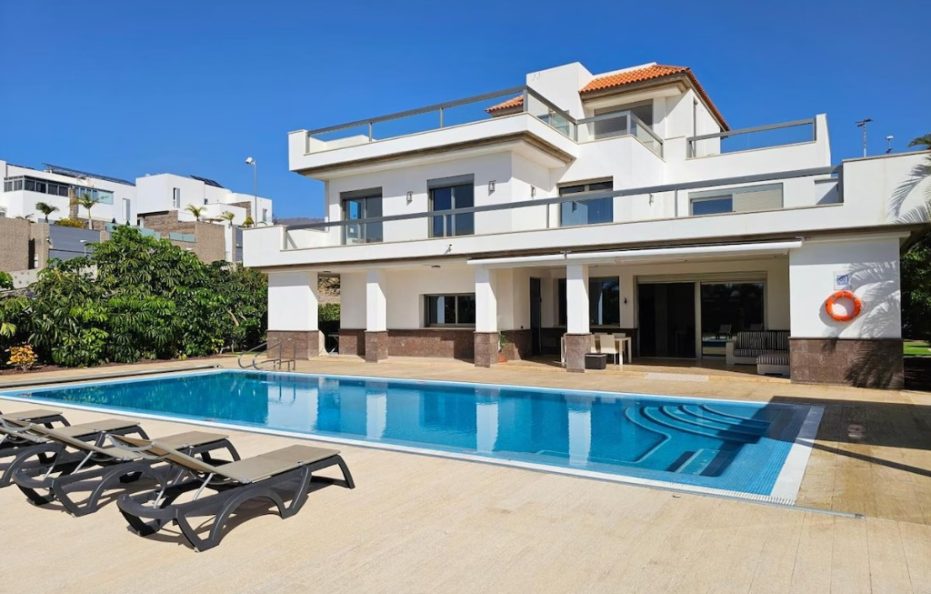 Villa Aura Prive, Costa Adeje – Heated Pool and Luxury Interiors