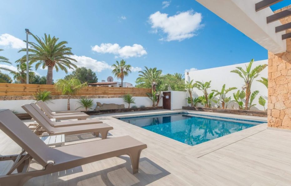 Casa Mar Serena, San Antonio Bay – Modern Pool Villa Near the Sea