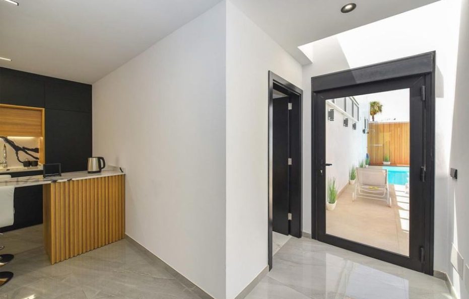 Villa Tanita, Playa del Ingles – Heated Pool and Prime Location