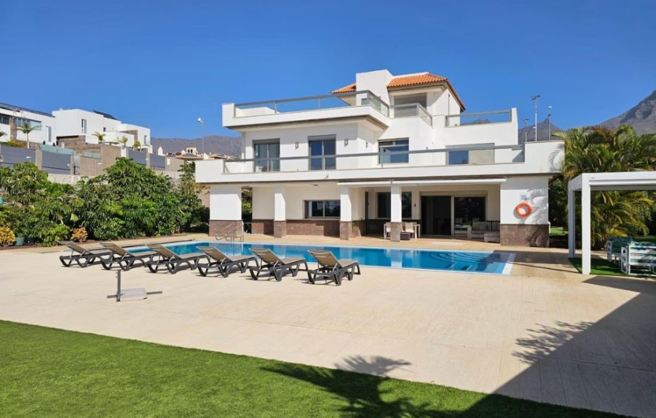 Villa Aura Prive, Costa Adeje – Heated Pool and Luxury Interiors