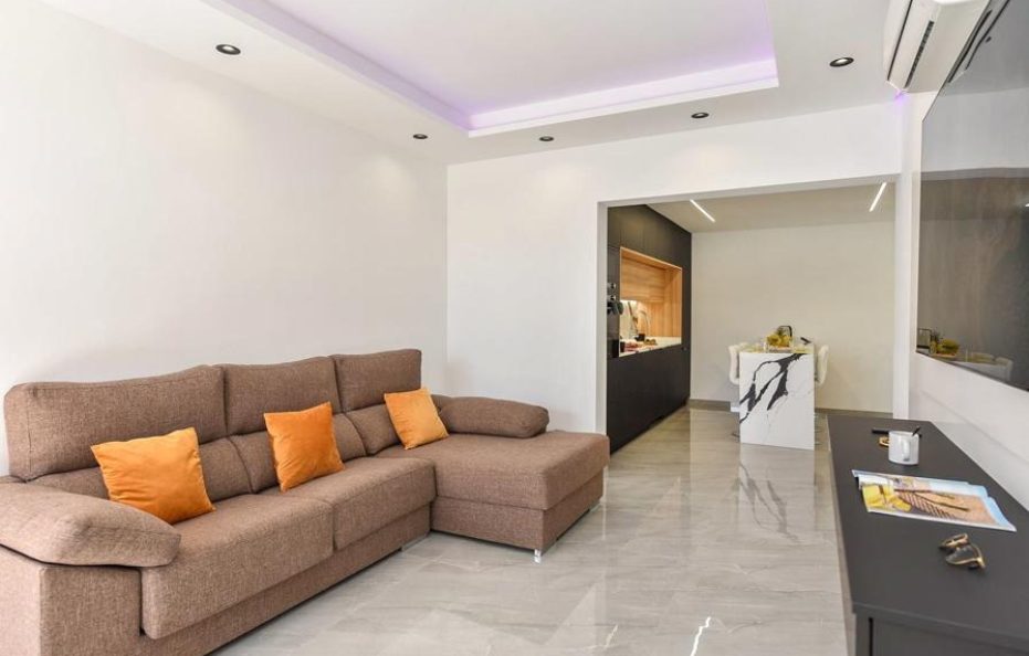 Villa Tanita, Playa del Ingles – Heated Pool and Prime Location