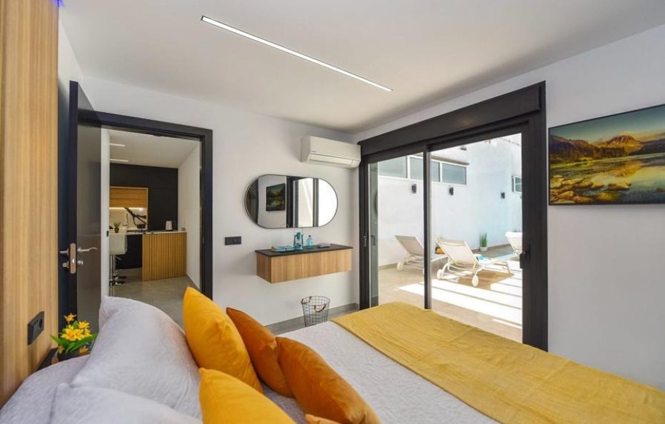 Villa Tanita, Playa del Ingles – Heated Pool and Prime Location