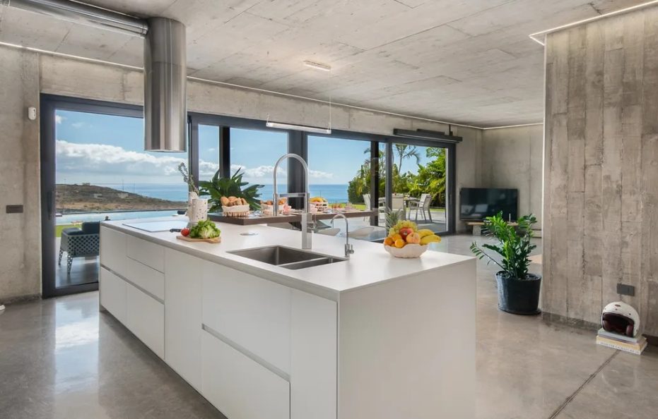 Villa Mar Sereno, Adeje – Heated Infinity Pool and Panoramic Sea Views